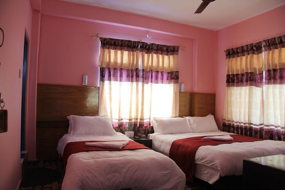 Hotel Buttercup Pokhara Ngoại thất bức ảnh