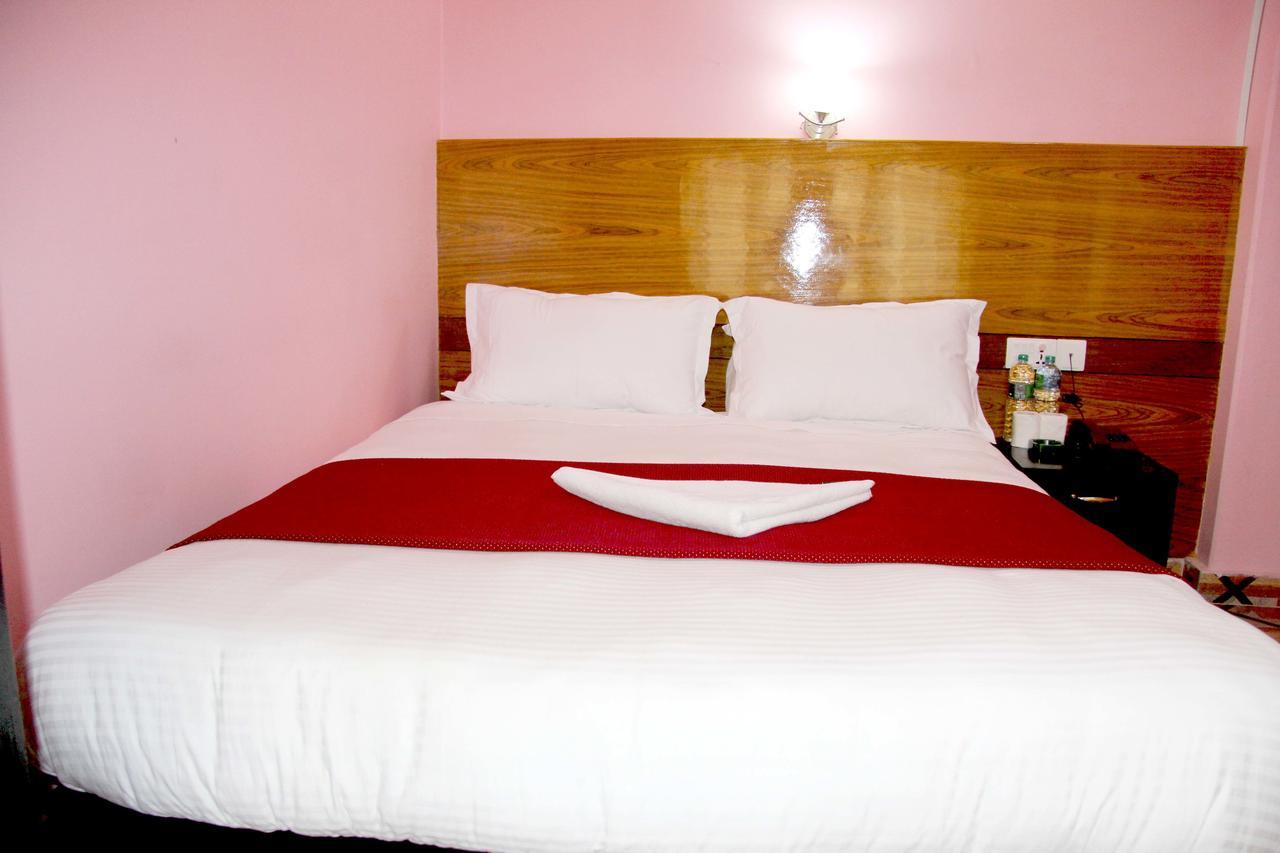 Hotel Buttercup Pokhara Ngoại thất bức ảnh