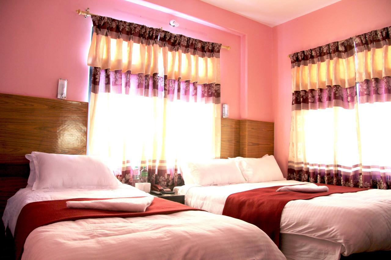 Hotel Buttercup Pokhara Ngoại thất bức ảnh