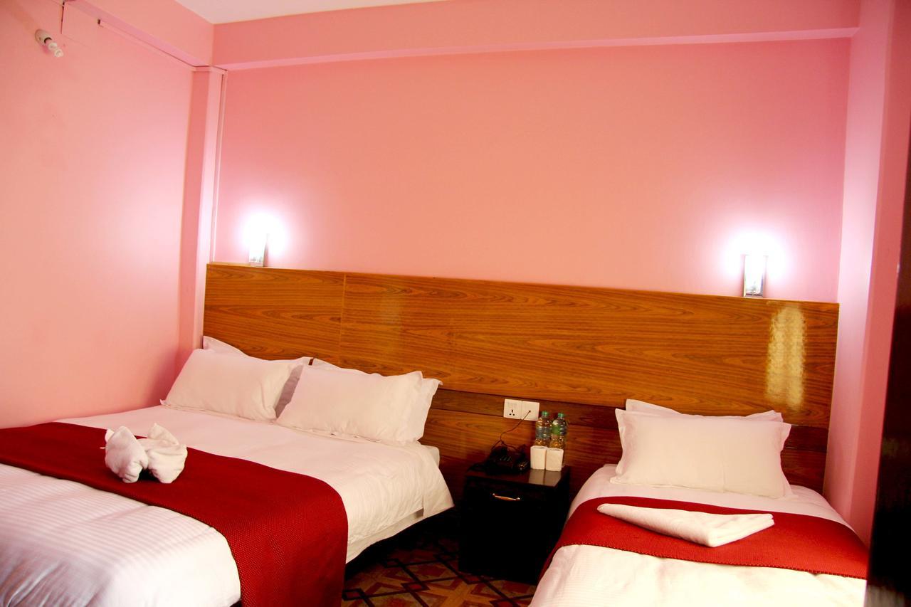 Hotel Buttercup Pokhara Ngoại thất bức ảnh