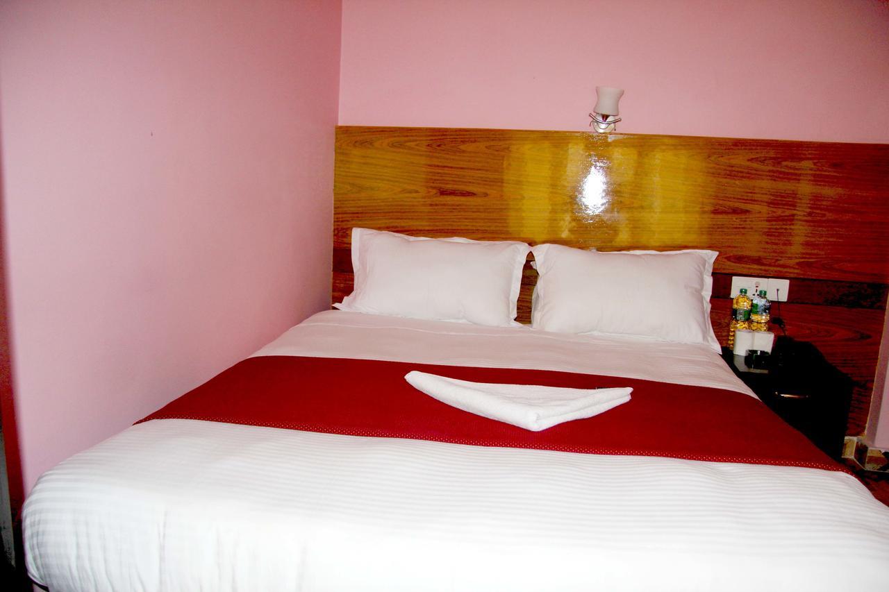 Hotel Buttercup Pokhara Ngoại thất bức ảnh