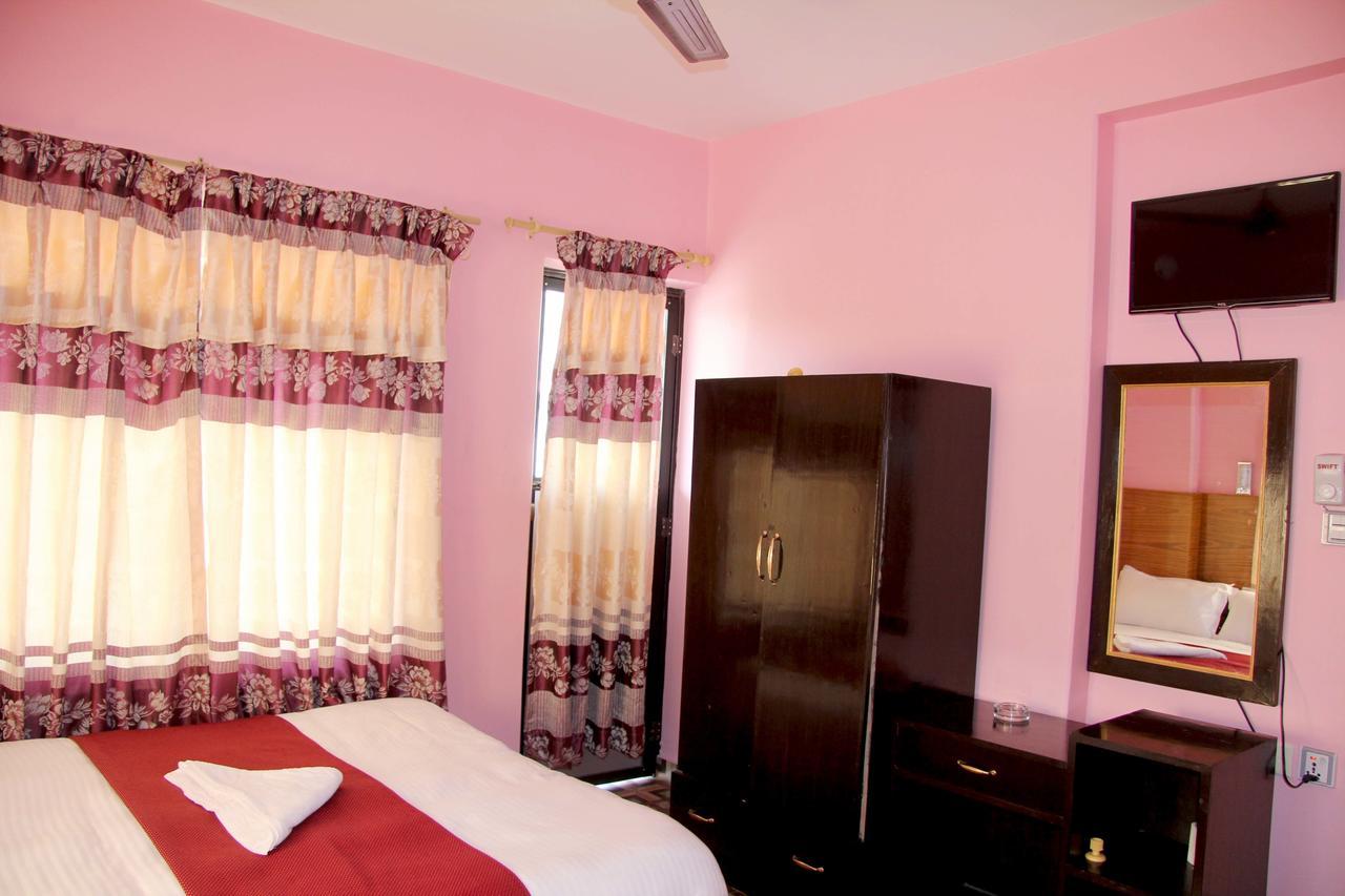 Hotel Buttercup Pokhara Ngoại thất bức ảnh