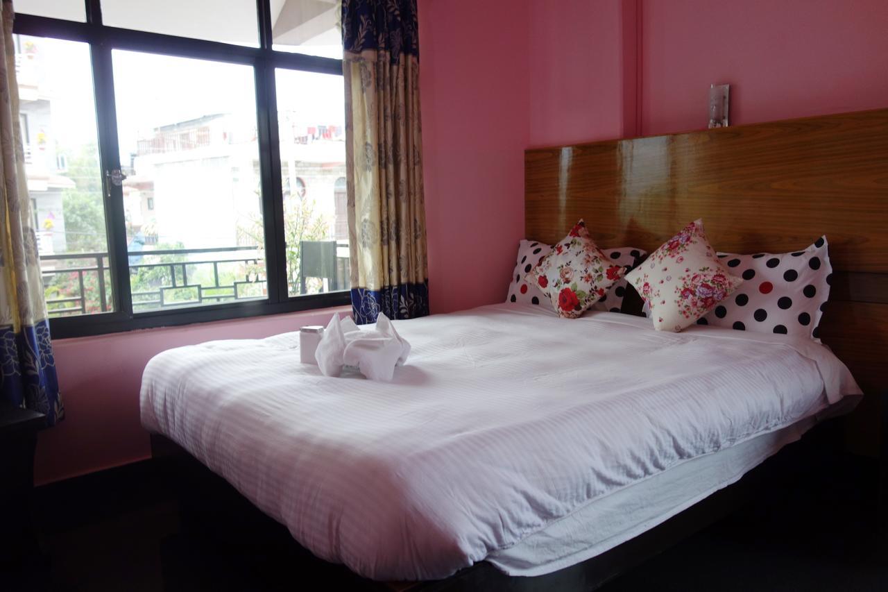 Hotel Buttercup Pokhara Ngoại thất bức ảnh
