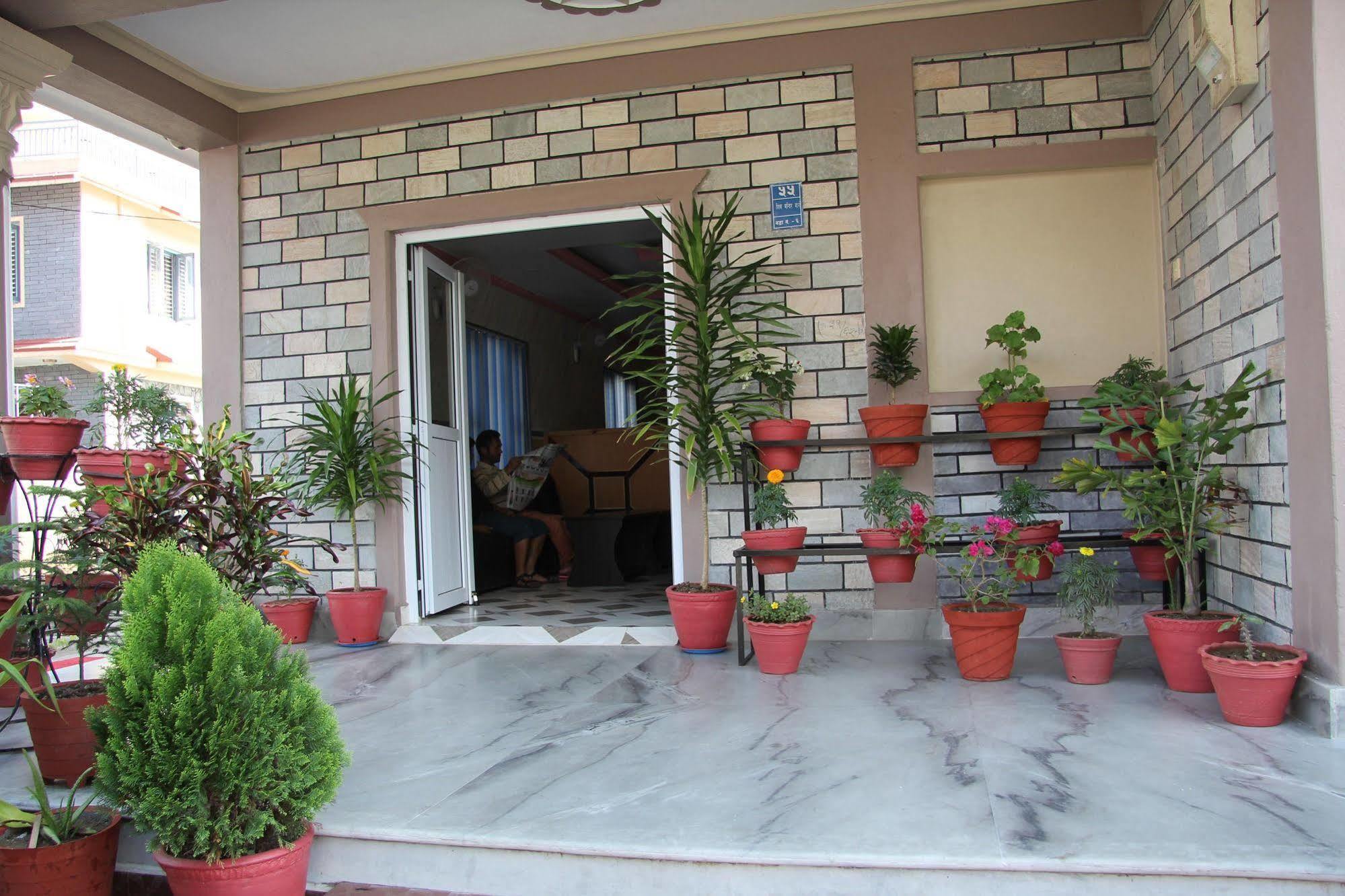 Hotel Buttercup Pokhara Ngoại thất bức ảnh
