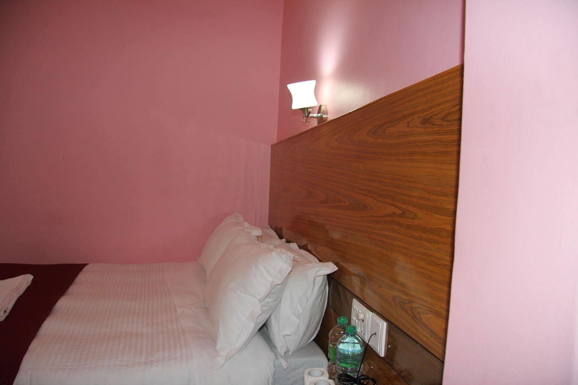 Hotel Buttercup Pokhara Ngoại thất bức ảnh