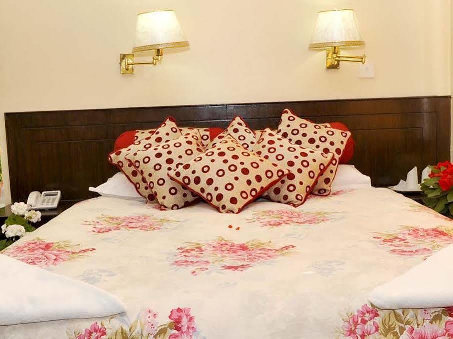 Hotel Buttercup Pokhara Ngoại thất bức ảnh