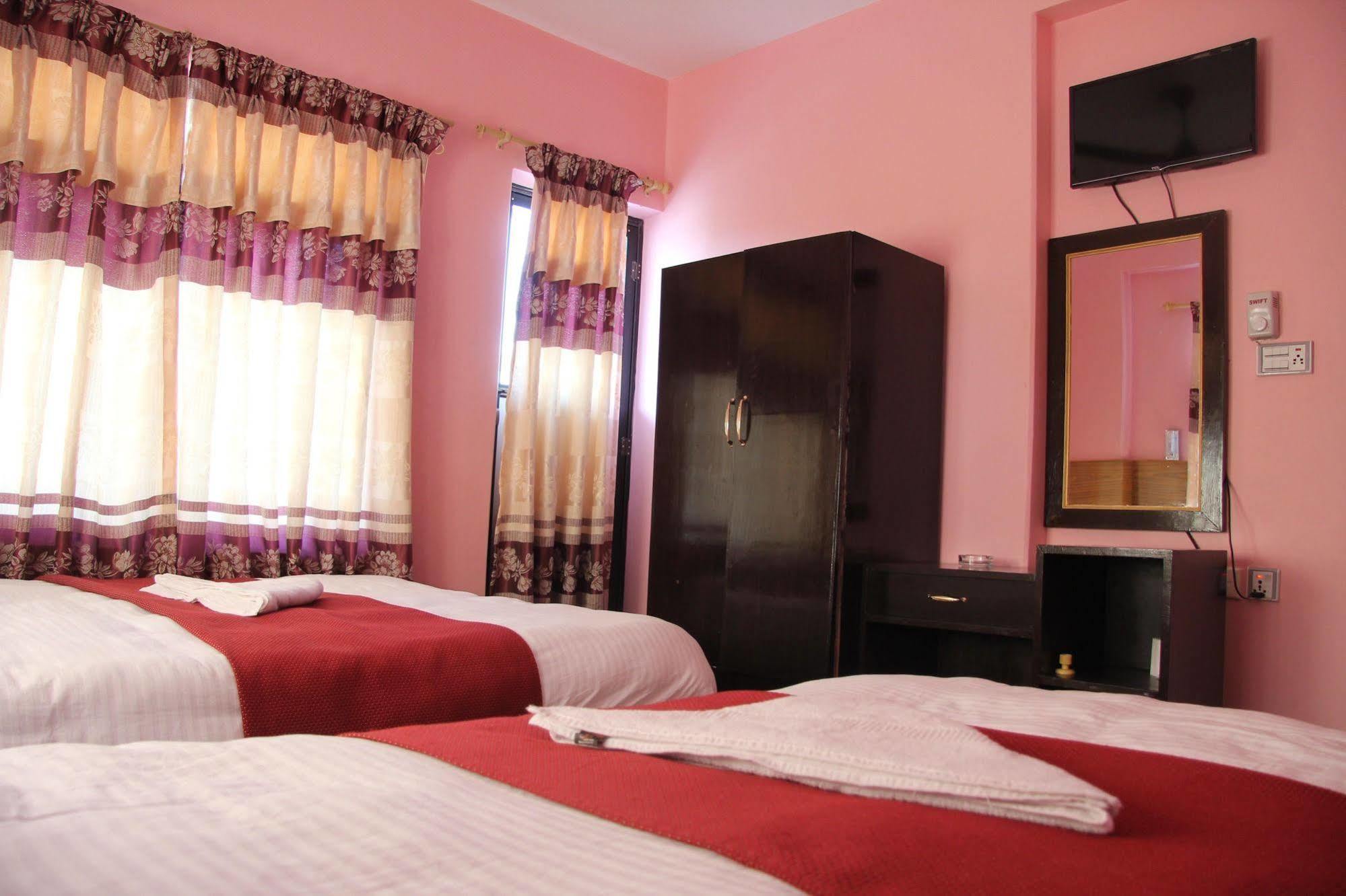 Hotel Buttercup Pokhara Ngoại thất bức ảnh