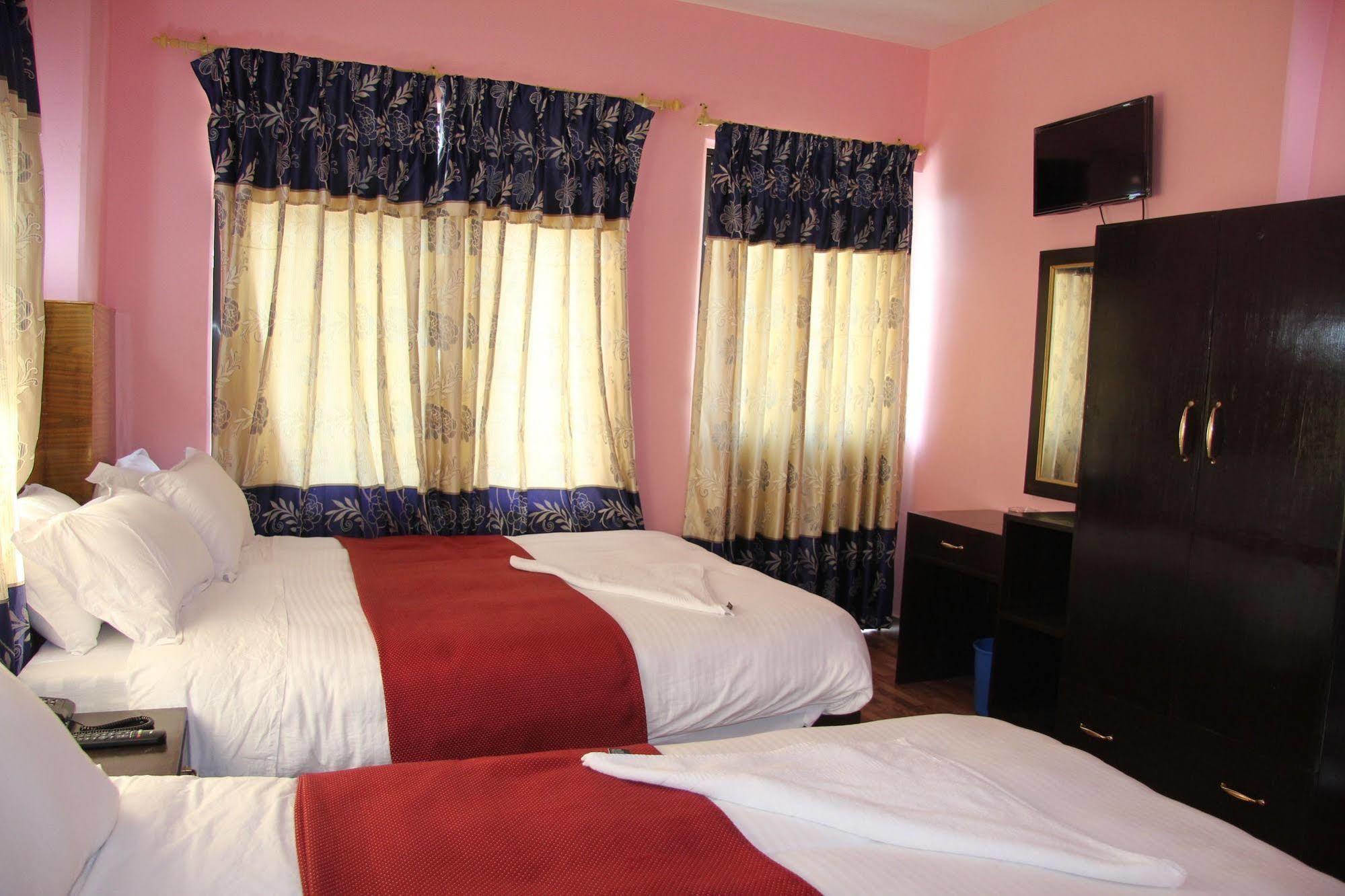 Hotel Buttercup Pokhara Ngoại thất bức ảnh