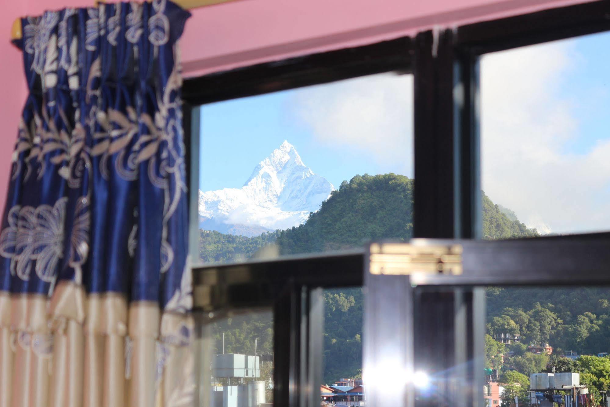 Hotel Buttercup Pokhara Ngoại thất bức ảnh