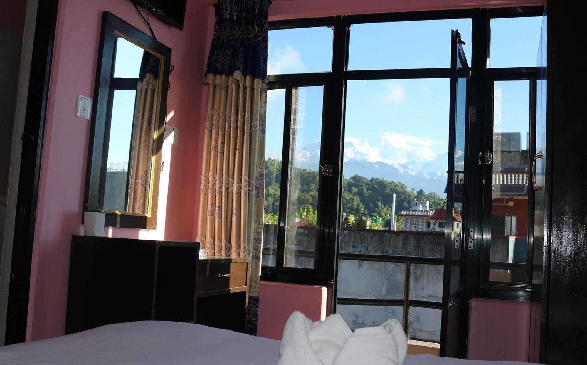 Hotel Buttercup Pokhara Ngoại thất bức ảnh