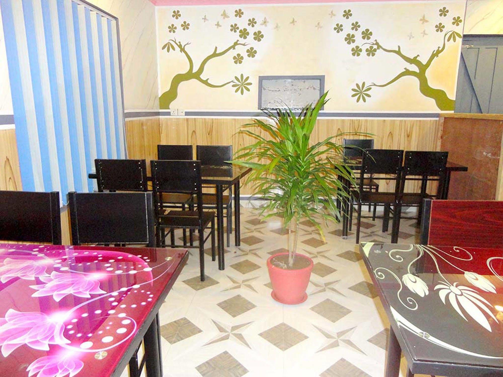 Hotel Buttercup Pokhara Ngoại thất bức ảnh