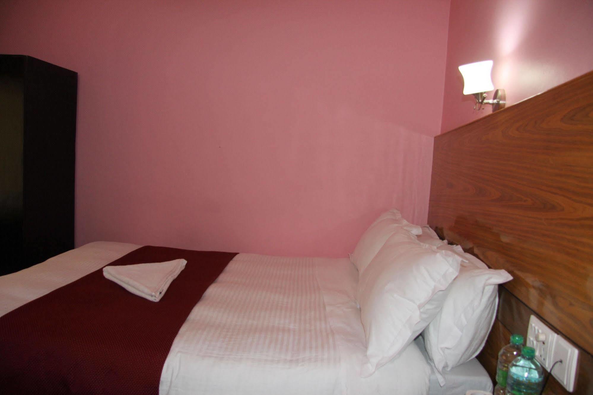 Hotel Buttercup Pokhara Ngoại thất bức ảnh